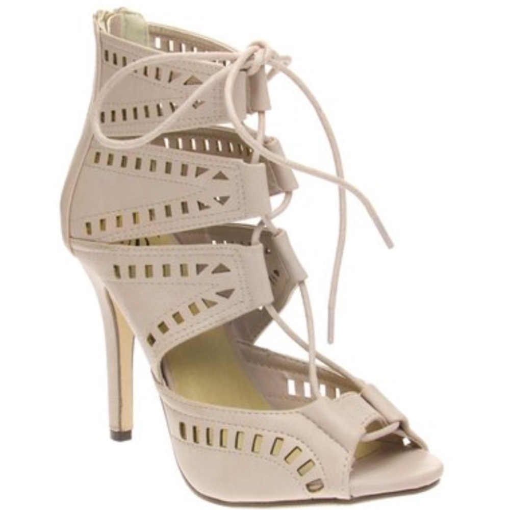 Cutout peep toe shoes